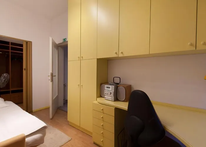 Apartma Retro Tour As Behind - Step Away From Ljubljanica River *